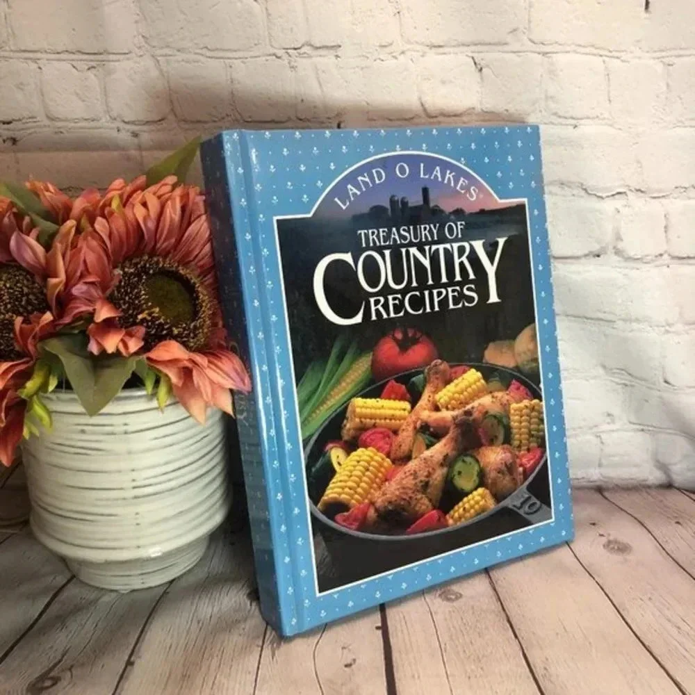 Vintage 1989 Land o Lakes TREASURY OF COUNTRY RECIPES cookbook